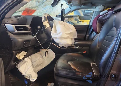 2021 Toyota Highlander Xle z USA, uszkodzony, nr VIN 5TDGZRBH1MS541461